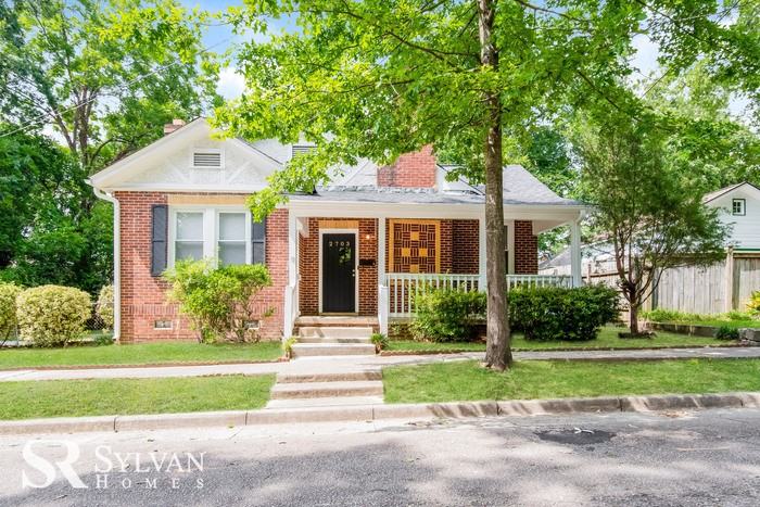 2703 Kershaw St - Photo 2 of 15