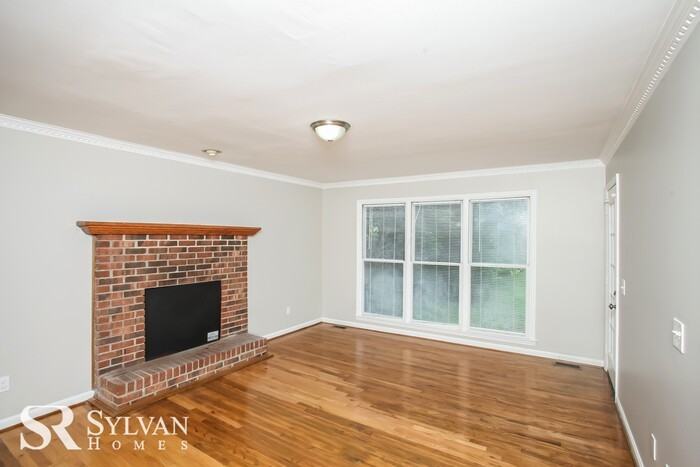 121 Silvermill Rd - Photo 3 of 13