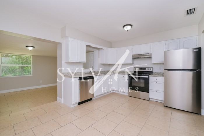 6351 Skyline Ct - Photo 2 of 14