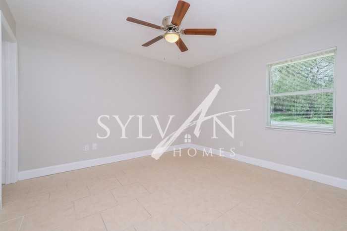 6351 Skyline Ct - Photo 3 of 14