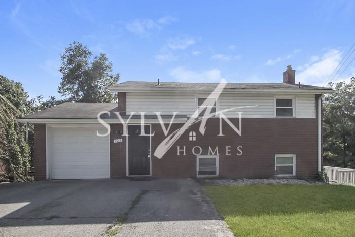 923 Rita Dr - Photo 2 of 15