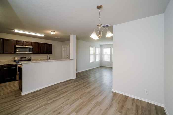 2314 Redlove Dr - Photo 3 of 11