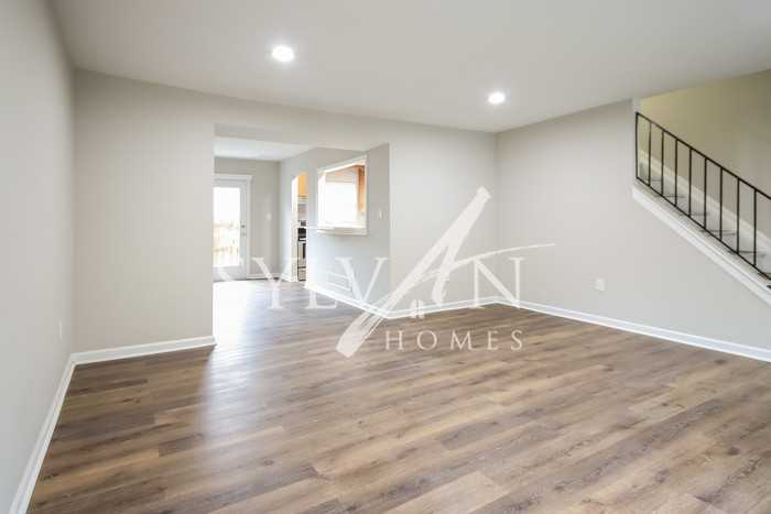 104 Transverse Ave - Photo 3 of 15