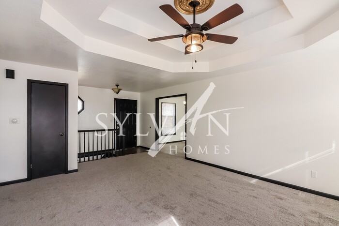 118 Breezeway Ln - Photo 2 of 13