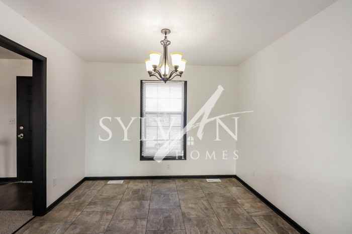 118 Breezeway Ln - Photo 3 of 13