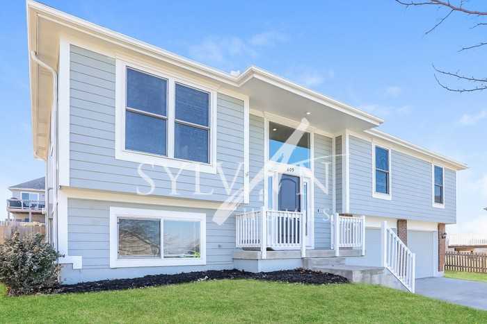 809 Sw Hilltop Ct - Photo 2 of 15