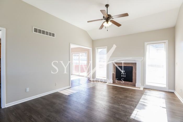 809 Sw Hilltop Ct - Photo 3 of 15