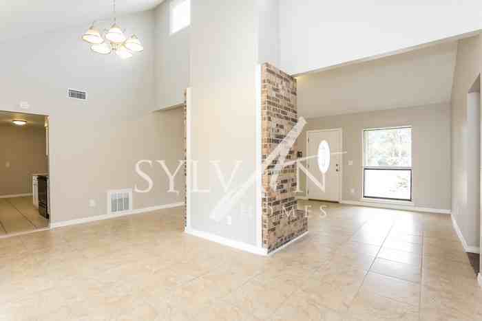 7216 Blackberry Ln N - Photo 2 of 15