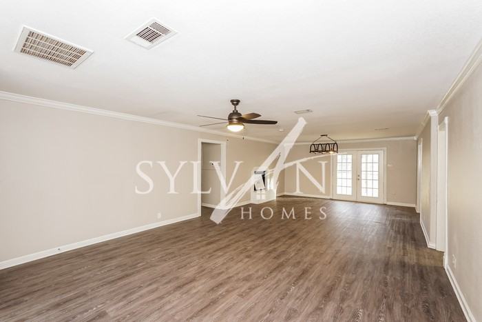 7708 Deaver Dr - Photo 3 of 15