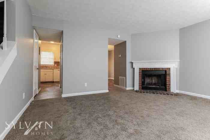 582 Downing St - Photo 2 of 15