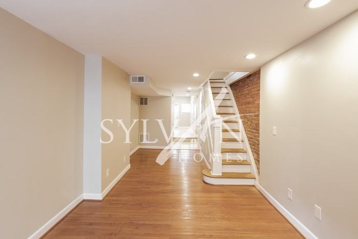 512 S Port St - Photo 2 of 14