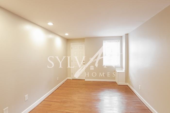 512 S Port St - Photo 3 of 14