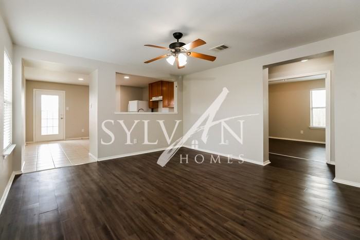 13521 Coomes Dr - Photo 2 of 15