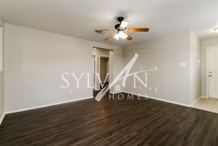 13521 Coomes Dr - Photo 3 of 15