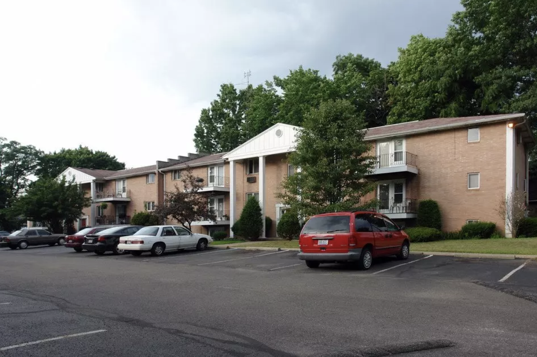 London House - Photo 3 of 15