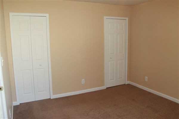 Pleasantview Manor - Photo 2 of 6