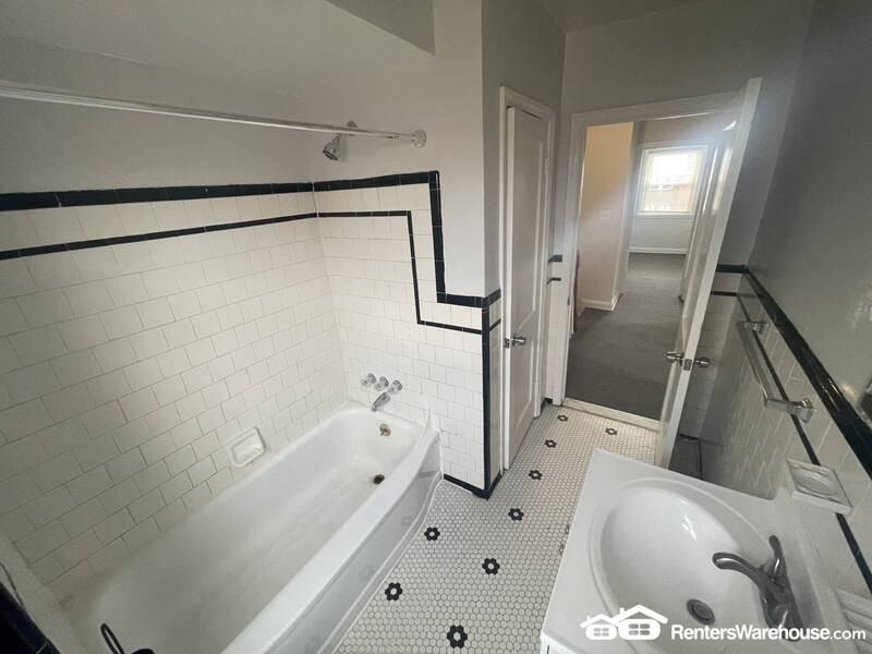 1401 Stonewood Rd - Photo 2 of 13