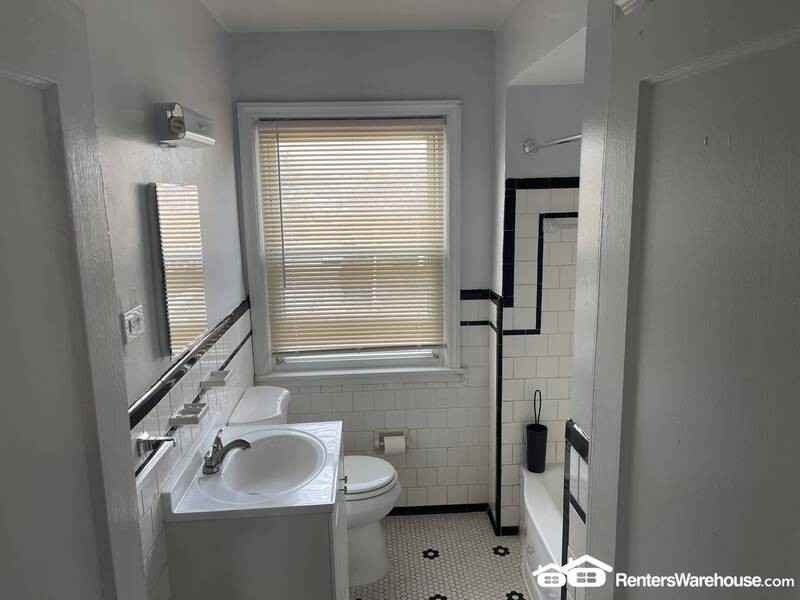 1401 Stonewood Rd - Photo 3 of 13