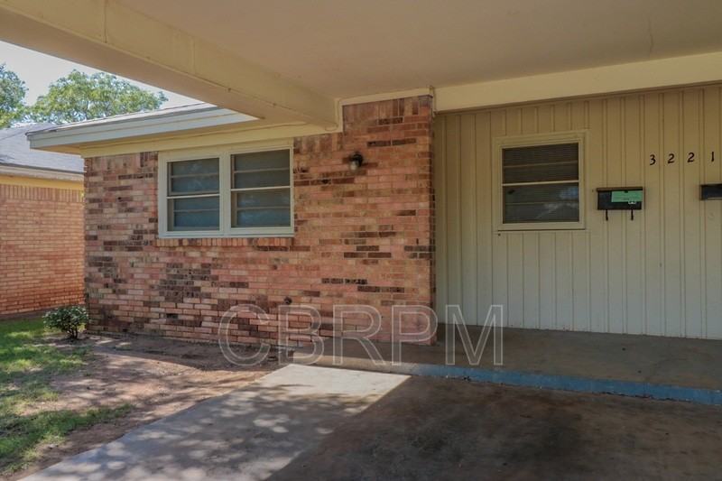 3221 33rd St - Photo 2 of 12