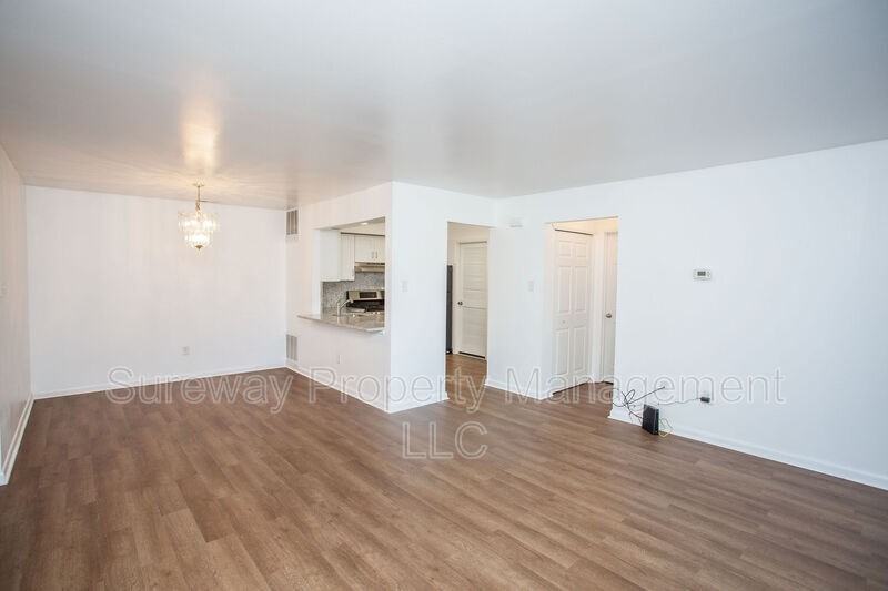 427 Paddock Ct - Photo 4 of 28