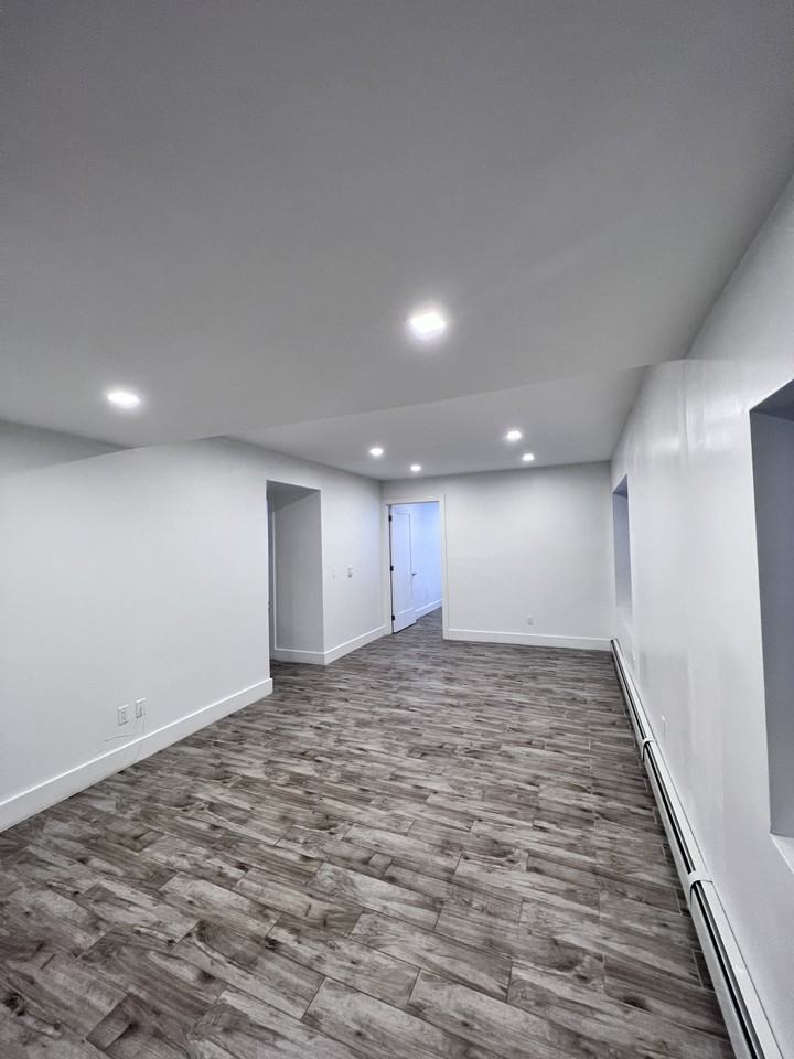 1052 Sheridan Ave - Photo 3 of 9