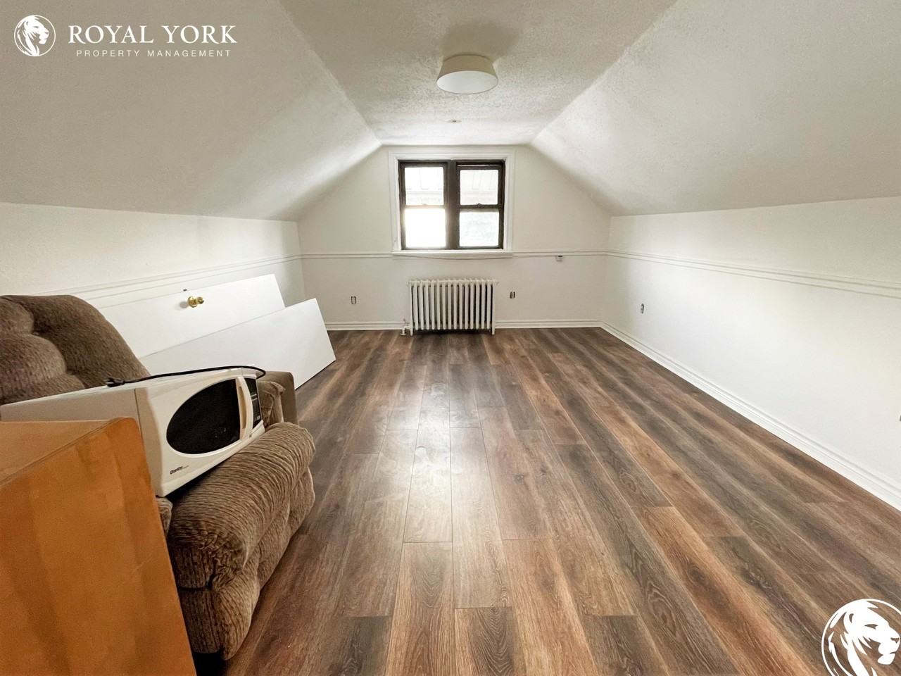 1057 Greaves Ave #2 - Photo 2 of 14