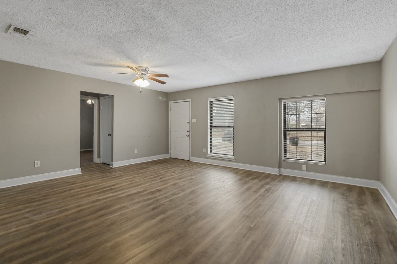 1625 Woodcrest Dr #1 - Photo 3 of 16
