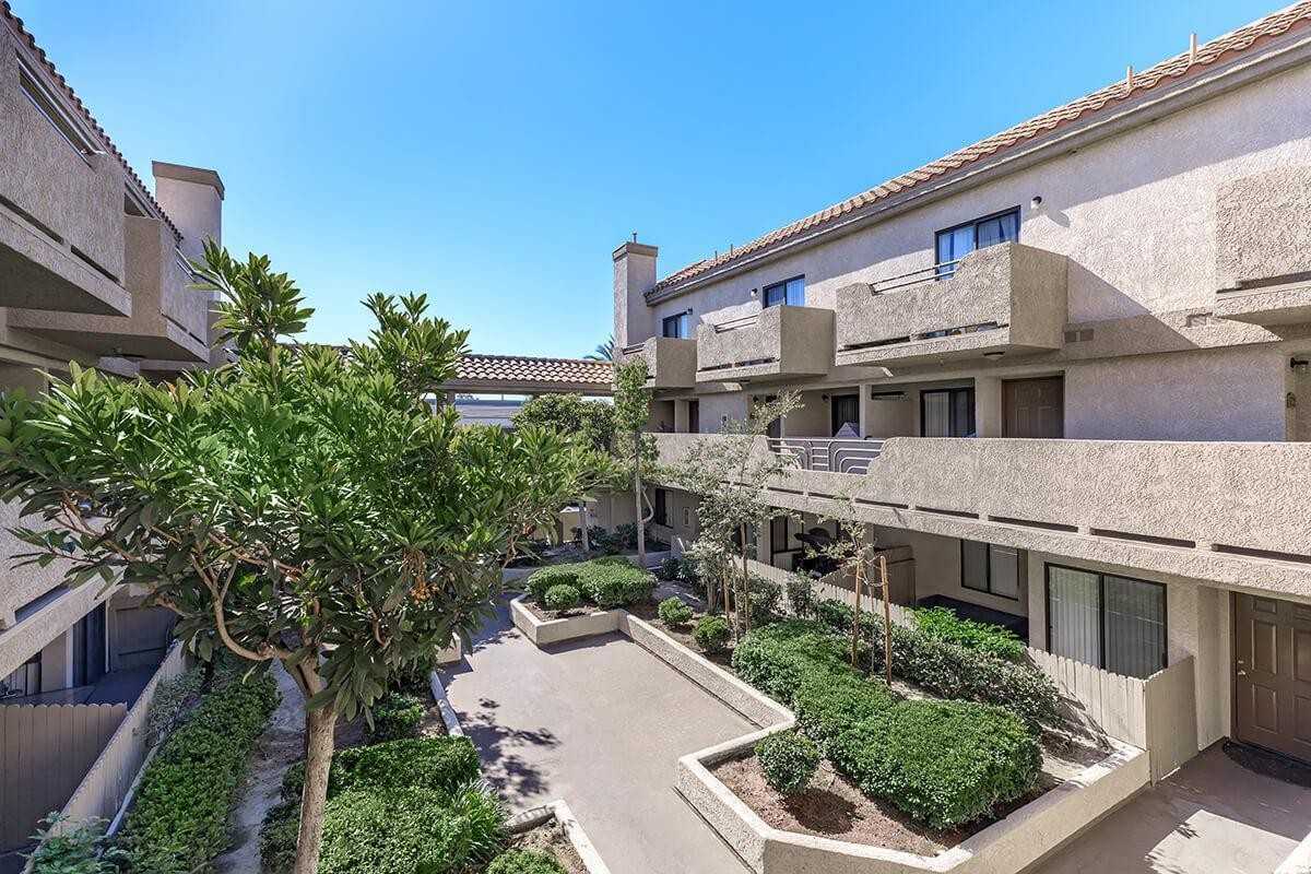 790 N Euclid St - Photo 4 of 7