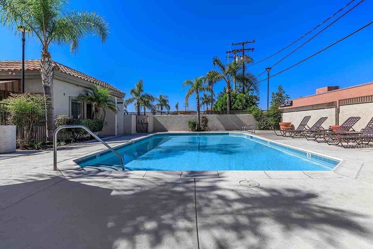 790 N Euclid St - Photo 3 of 26