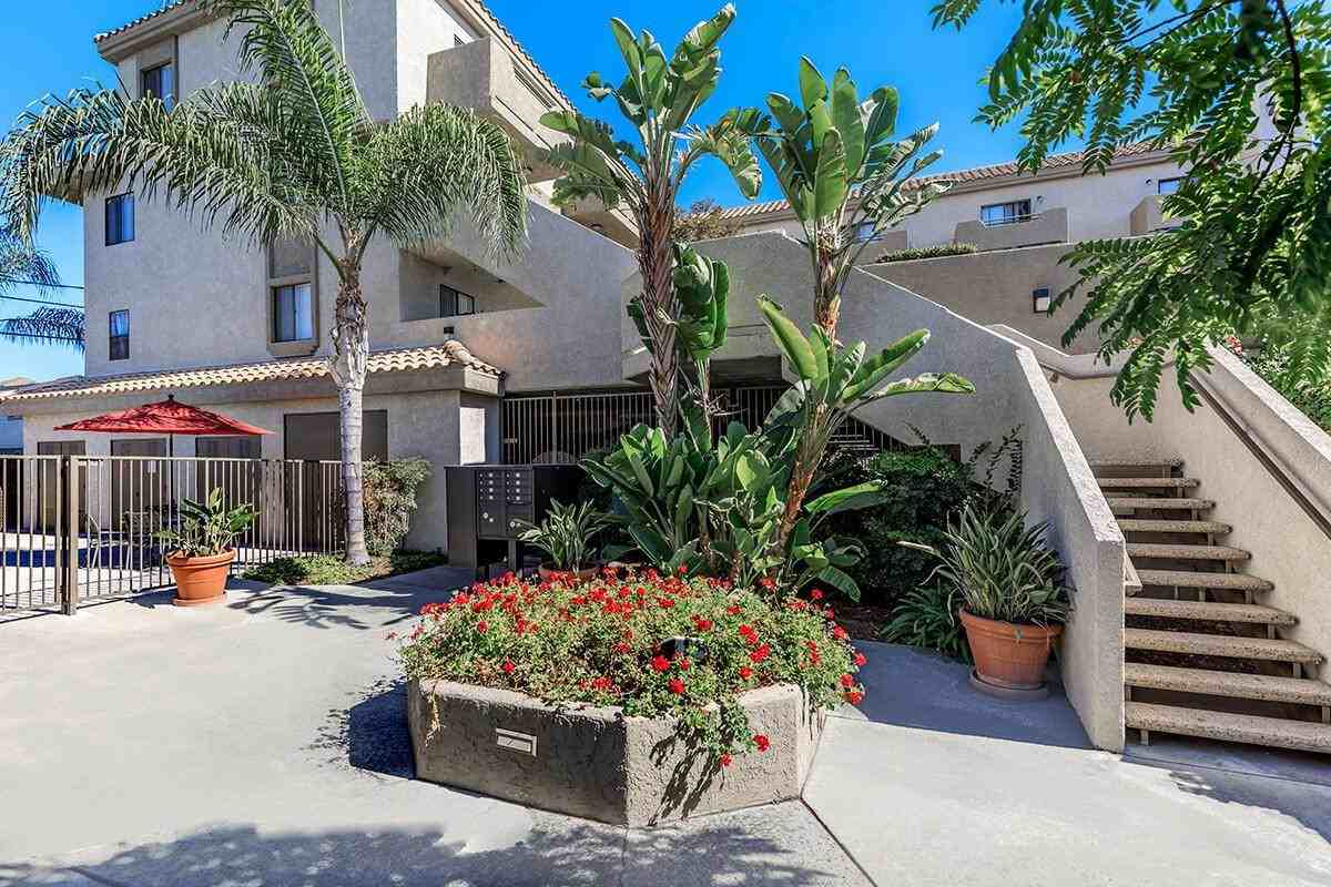 790 N Euclid St - Photo 3 of 7