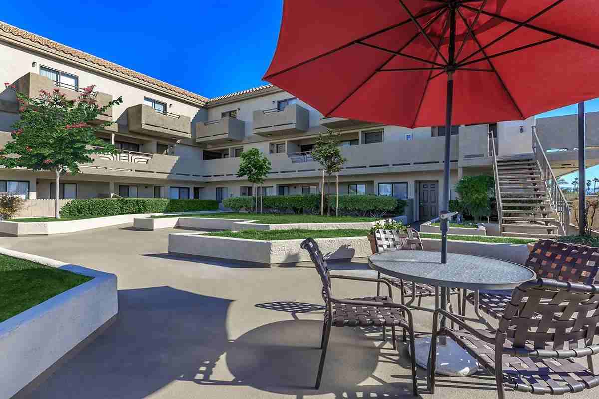 790 N Euclid St - Photo 2 of 7