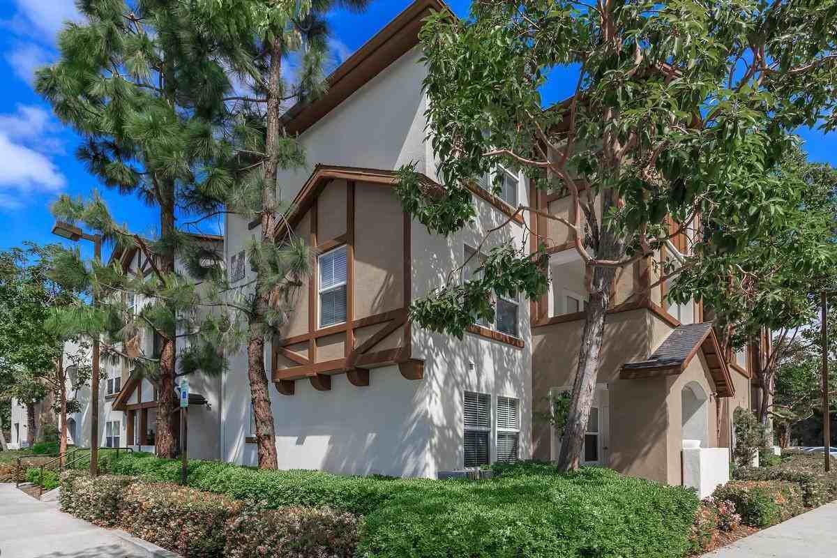 1 Mcgwire Rd - Photo 3 of 32