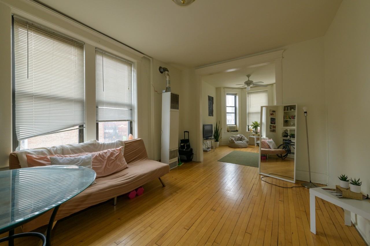 1319 West 19th Street - Photo 2 of 12