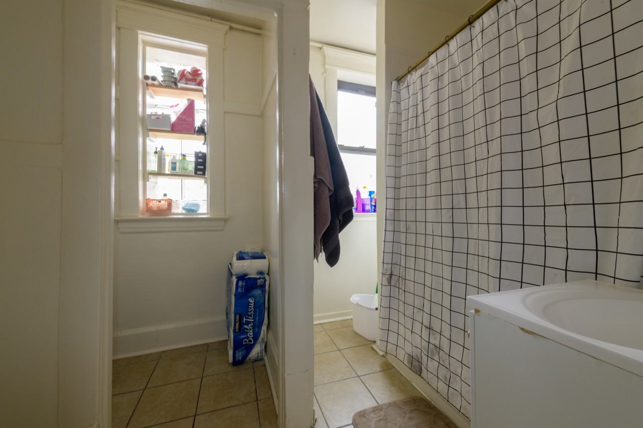 1319 West 19th Street - Photo 6 of 12