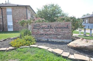 2100 Southwood Dr #9 - Photo 1 of 1