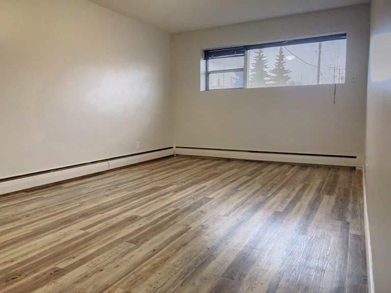 Westmount Manor Apartments 13215 111 Ave Nw, Edmonton, AB T5M 2P1