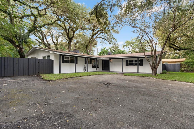 5840 Sw 37th Ave - Photo 2 of 9