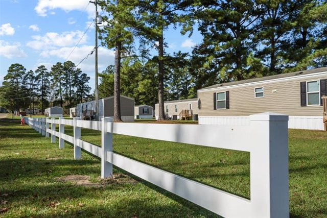 1110 Victoria St - Photo 2 of 12