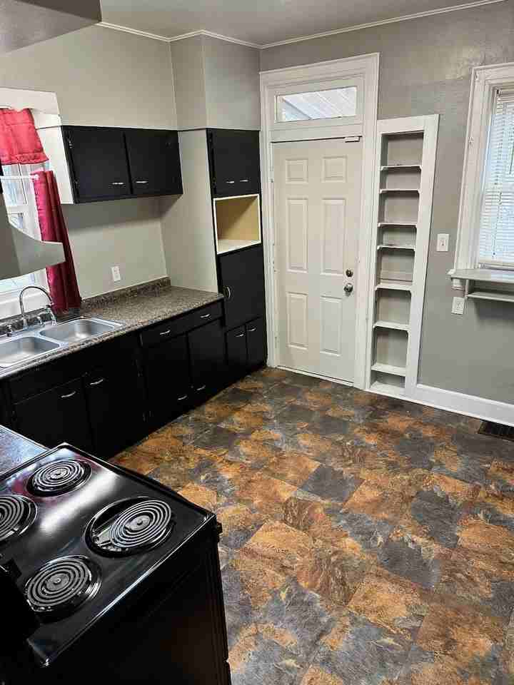 821 Elizabeth Ave #1 - Photo 3 of 20