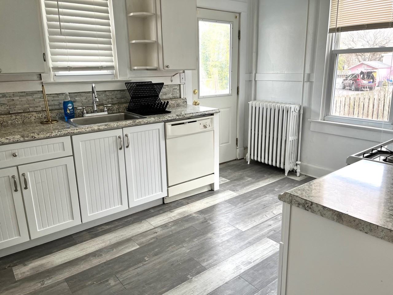 517 Bourbon St - Photo 5 of 10