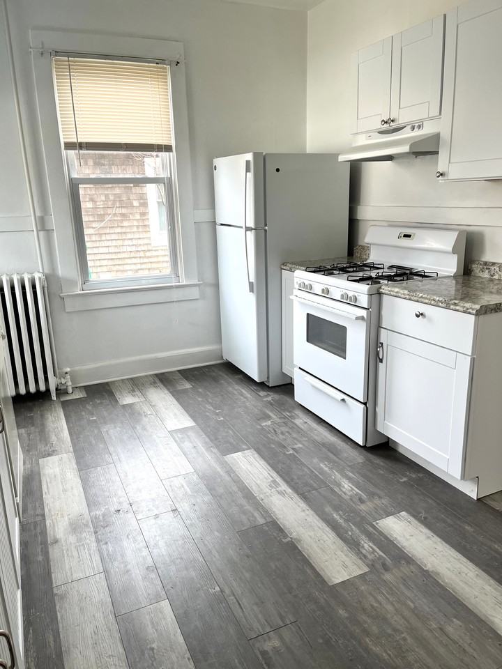 517 Bourbon St - Photo 6 of 10