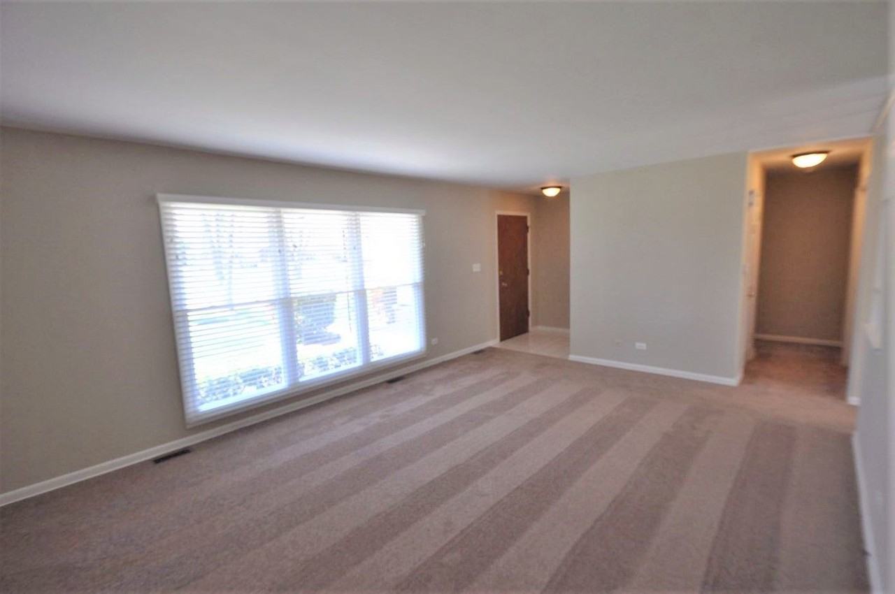 231 Tanglewood Dr - Photo 2 of 10