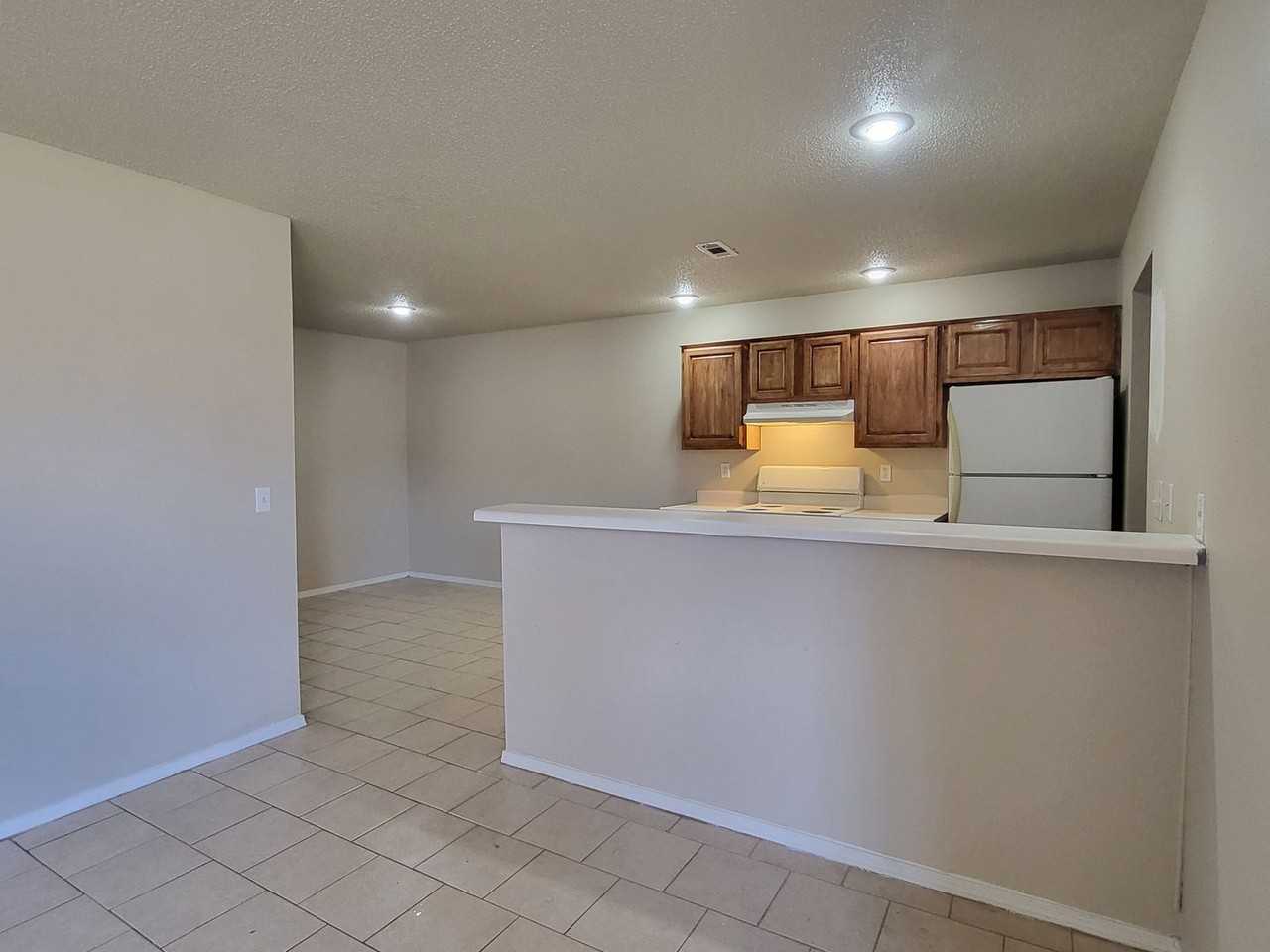 1946 1946 S 18th St - Photo 2 of 12