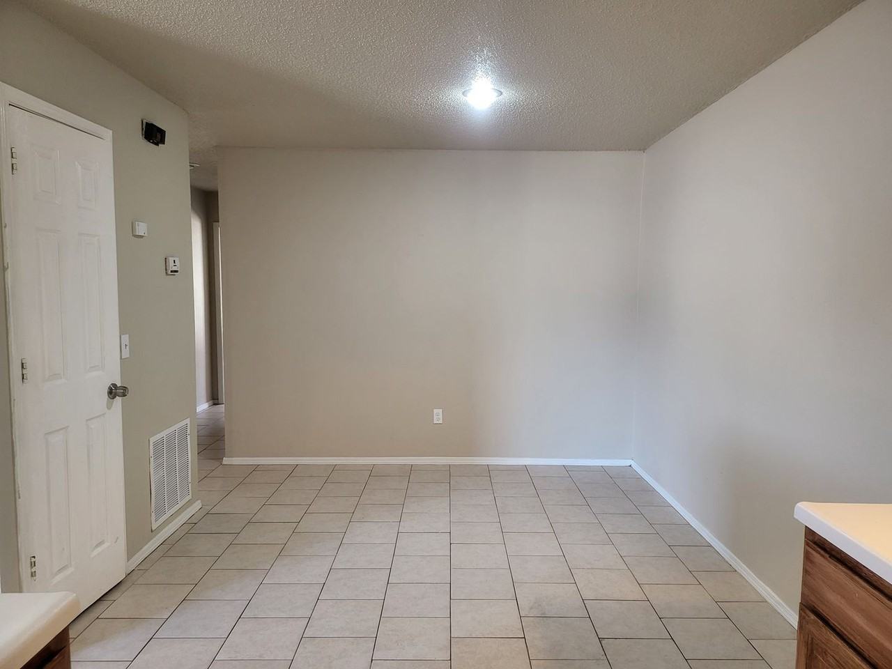 1946 1946 S 18th St - Photo 3 of 12