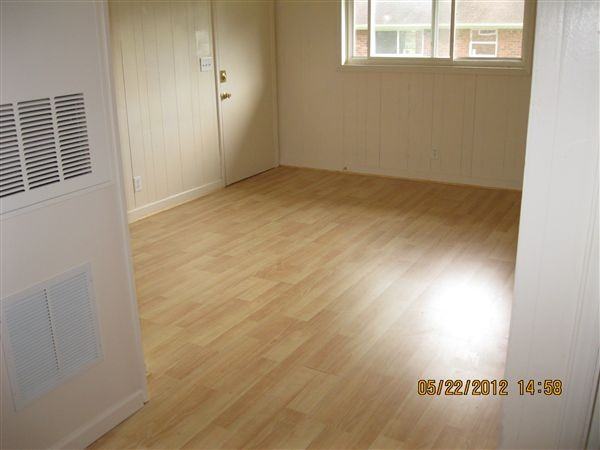 Lincoln Manor - Photo 2 of 7