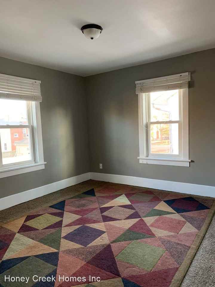 166 Benner St - Photo 3 of 9