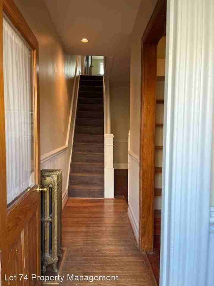 224 N 11th St - Photo 3 of 33