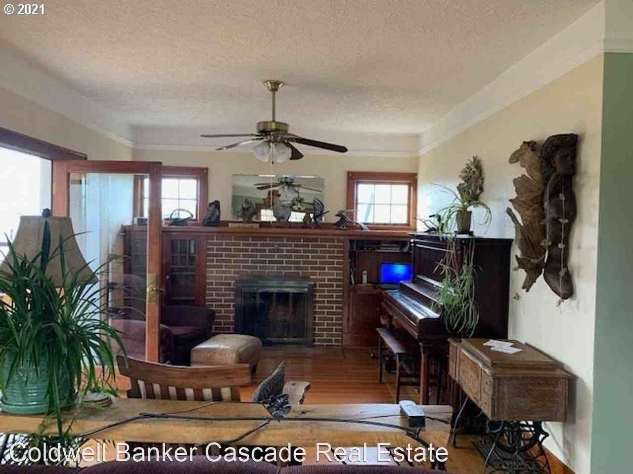 301 W Broadway St - Photo 3 of 25