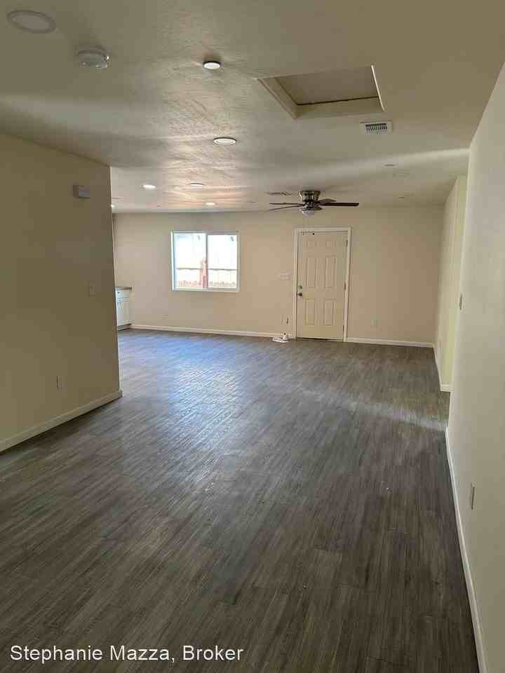 916 Mcnew Ct - Photo 2 of 9