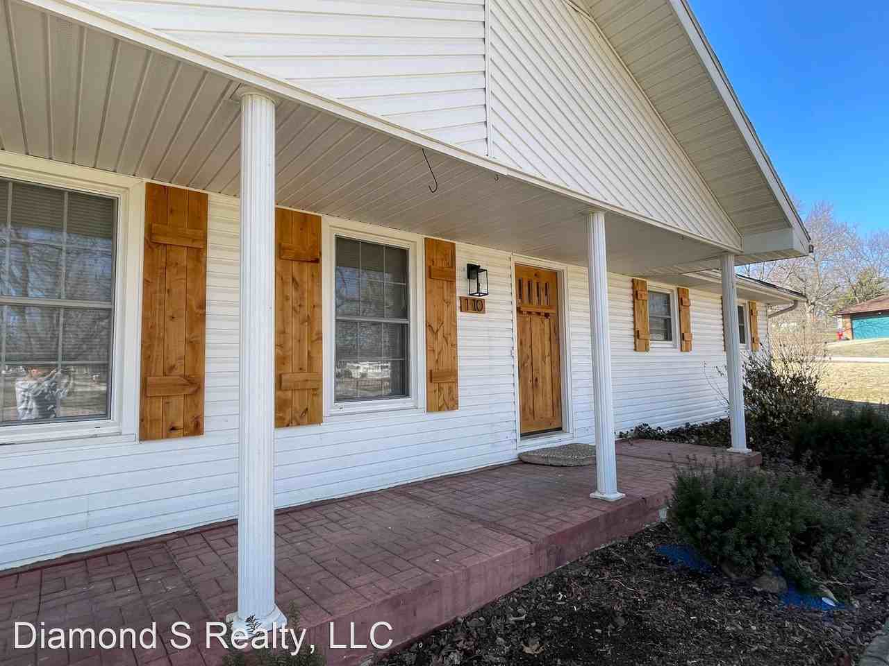 110 Southview Dr - Photo 3 of 21